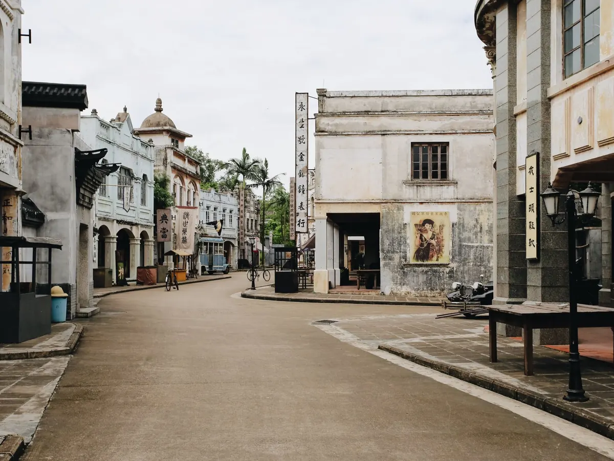 A 2-Hour Photo Walk Route Through Ashford's Historic Quarter